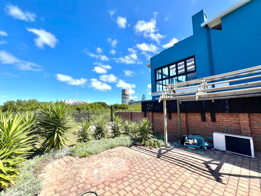 5 Bedroom Property for Sale in Paradise Beach Eastern Cape
